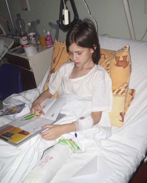 Petra v nemocnici (14 let) po první operaci nohy